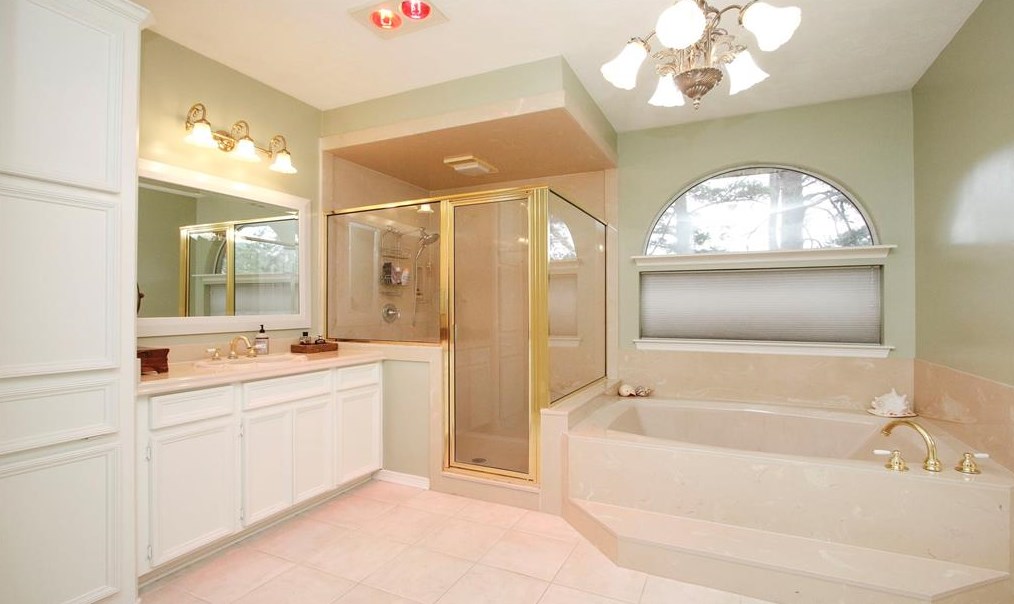 22502 Holly Crk Trl, Tomball TX 77377-3659 exterior