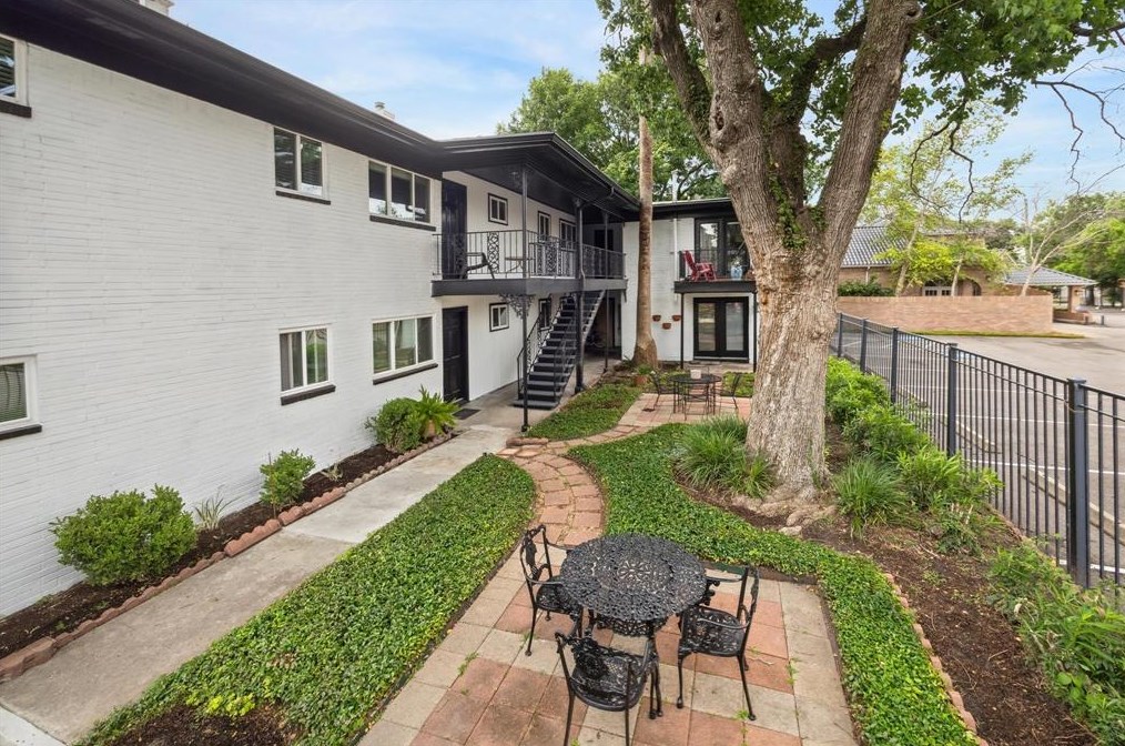 2207 Mimosa Dr, Houston TX  77019-5638 exterior