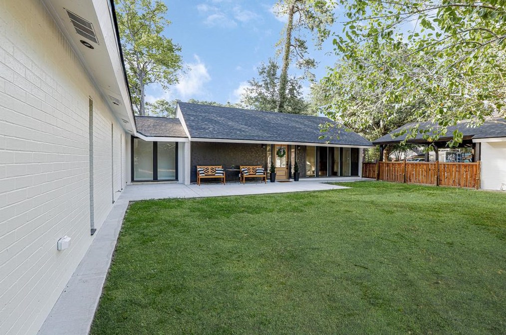 16211 Creeksouth, Houston TX  77068-2105 exterior