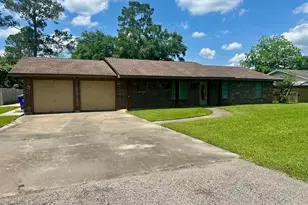 207 Lucky Dr, Silsbee, TX 77656 - Photo 1