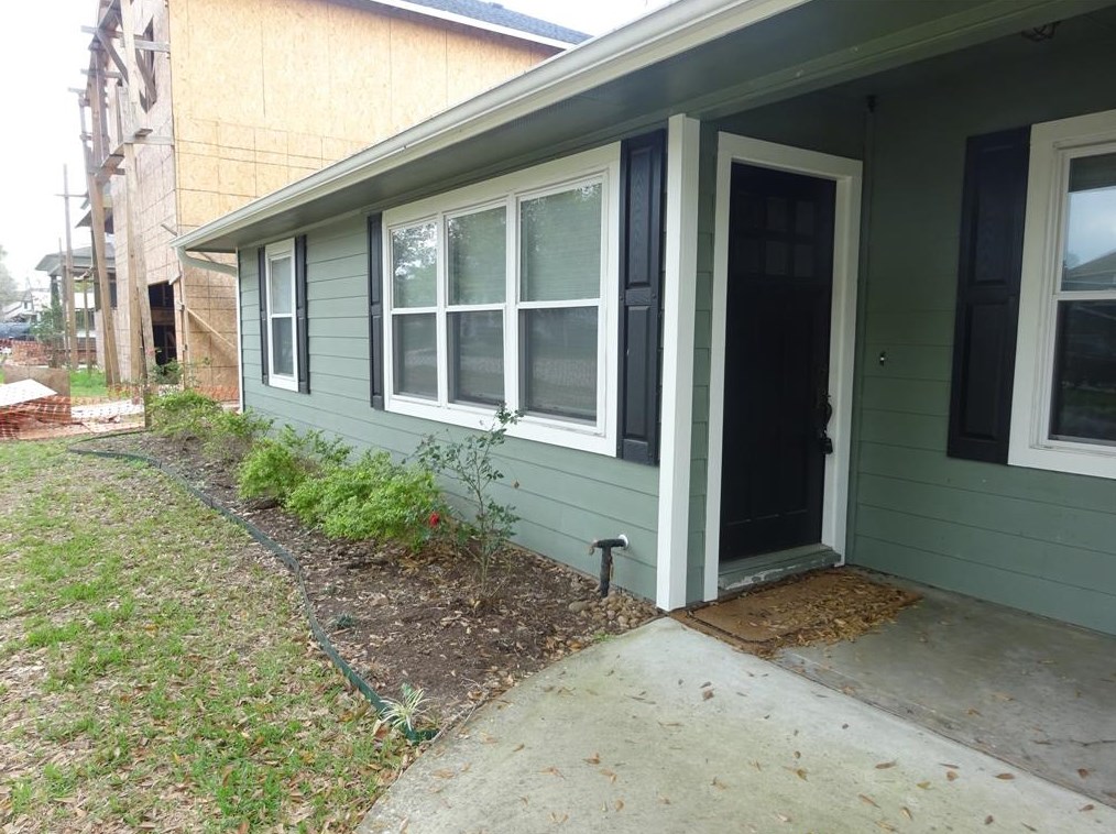 2231 Saxon Dr, Houston TX  77018-4639 exterior