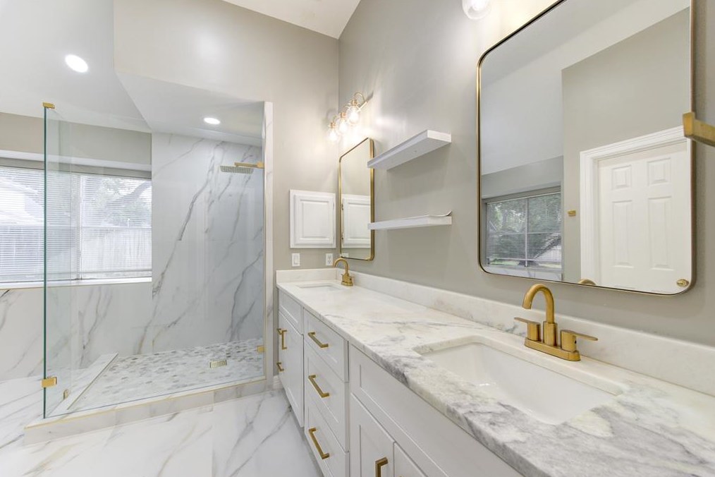 1526 Forest Home Dr, Houston TX  77077-1812 exterior