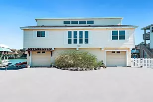 1818 Tiki Dr, Tiki Island, TX 77554 - Photo 5