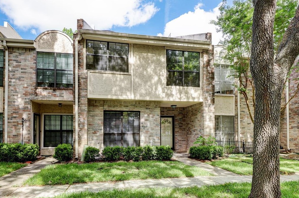 6725 Belmont St, Houston TX  77005-3807 exterior