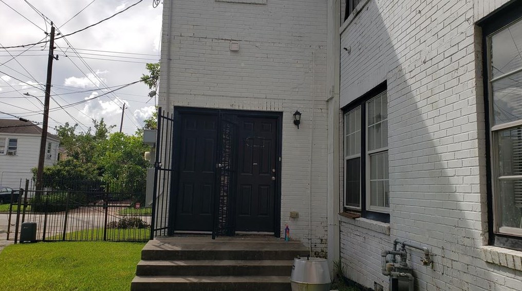 2802 Arbor St, Houston TX  77004-6102 exterior