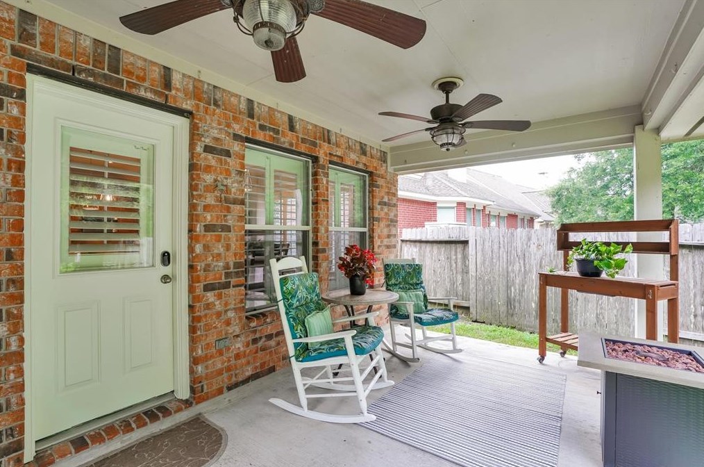 12922 Coopers Hawk Dr, Houston TX  77044-4403 exterior