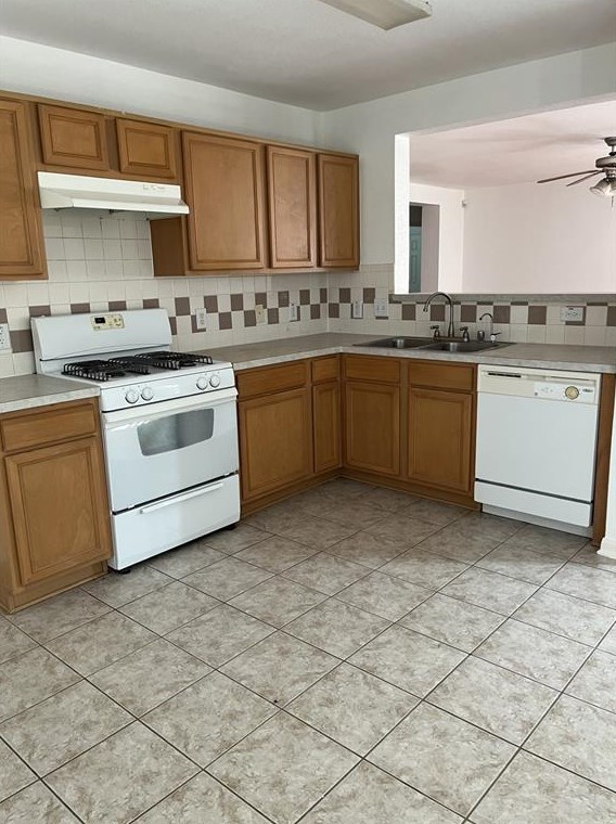 15206 Lynford Crest Dr, Houston TX  77083-8012 exterior
