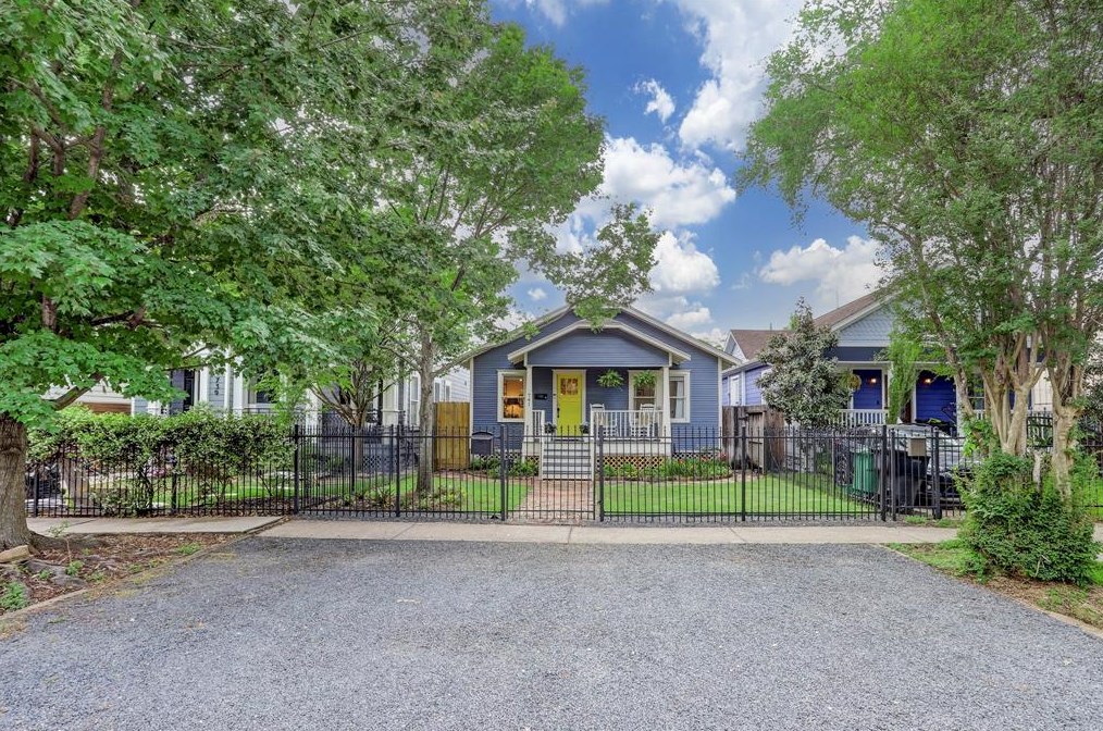 741 Allston St, Houston TX  77007-1523 exterior