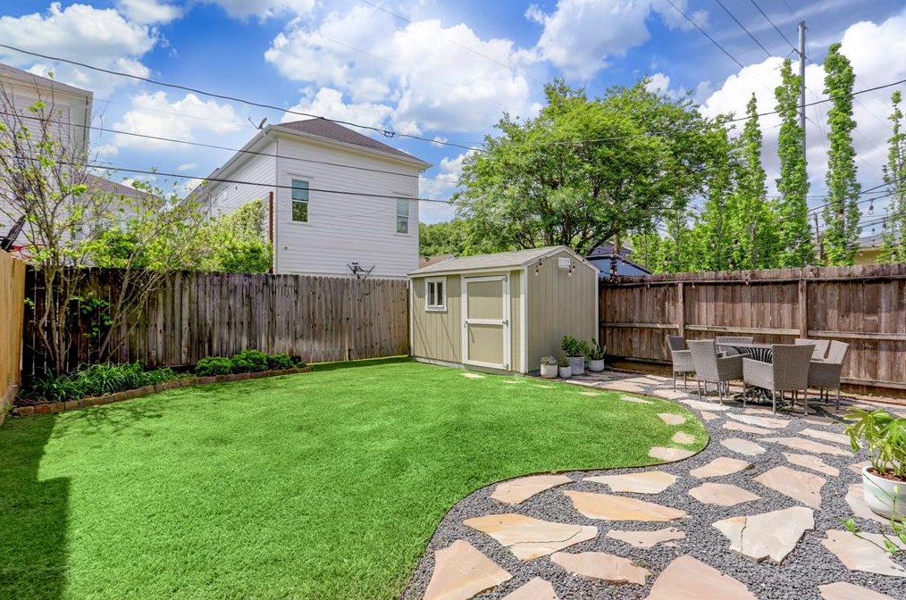 741 Allston St, Houston TX  77007-1526 exterior