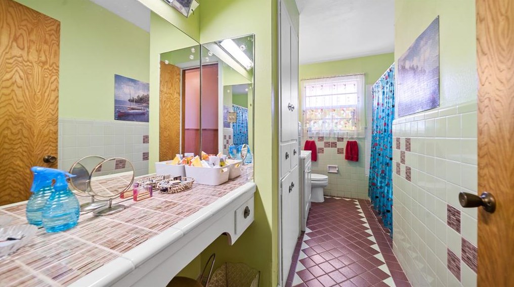 4514 Mcdermed Dr, Houston TX  77025-5401 exterior