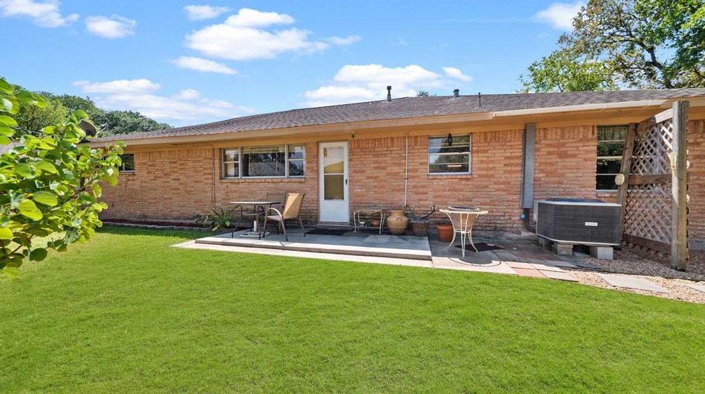 4514 Mcdermed Dr, Houston TX  77025-5401 exterior