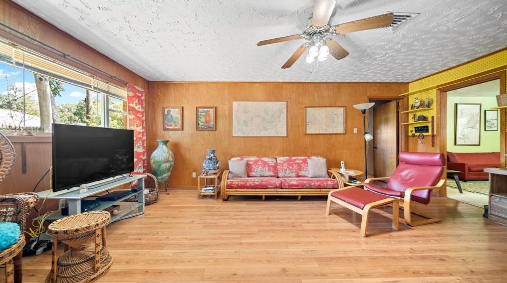 4514 Mcdermed Dr, Houston TX  77025-5401 exterior