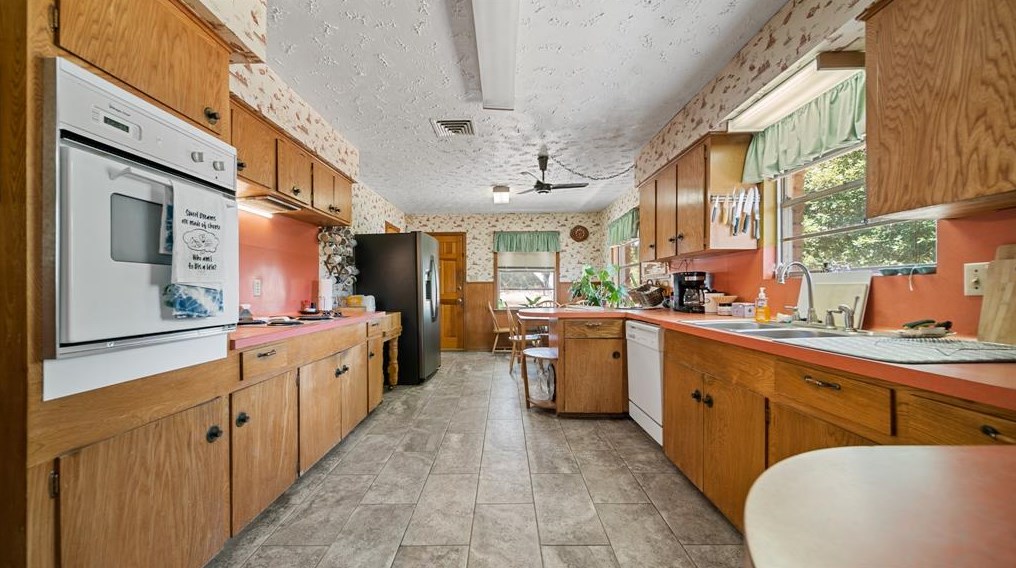 4514 Mcdermed Dr, Houston TX  77025-5401 exterior