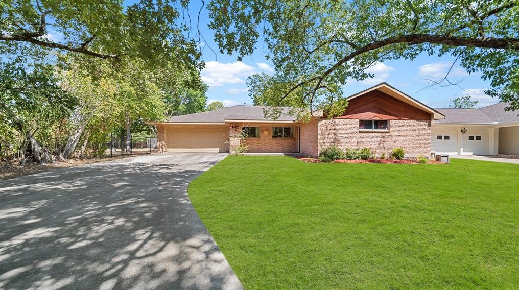 4514 Mcdermed Dr, Houston TX  77025-5401 exterior