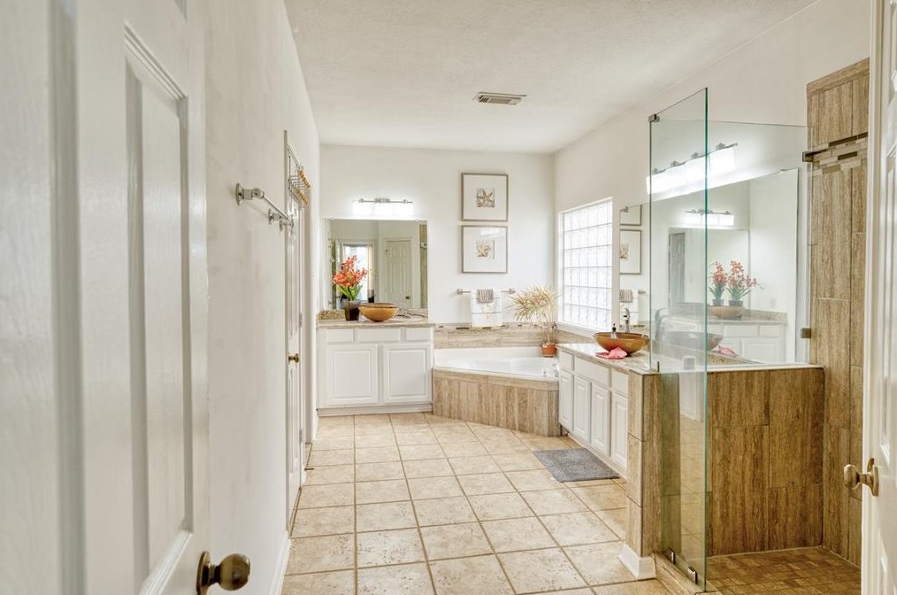 10626 Lyndon Mdw Dr, Houston TX  77095-6666 exterior