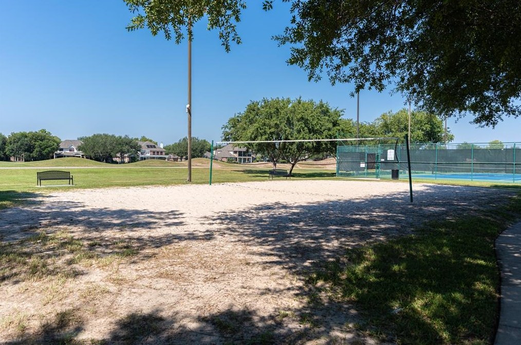 10626 Lyndon Mdw Dr, Houston TX  77095-6666 exterior