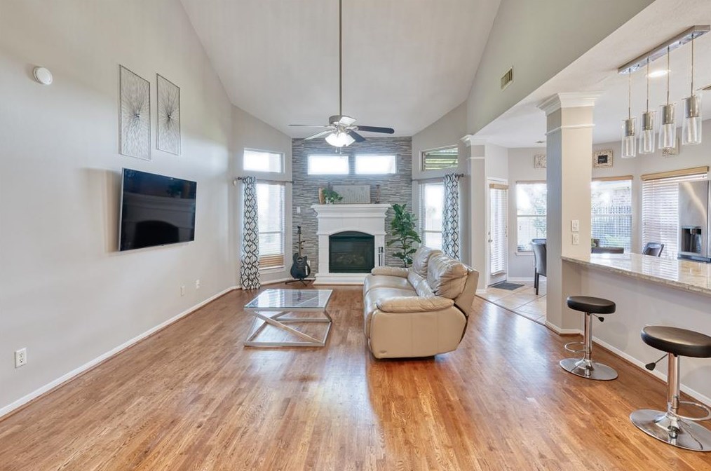 10626 Lyndon Mdw Dr, Houston TX  77095-6666 exterior