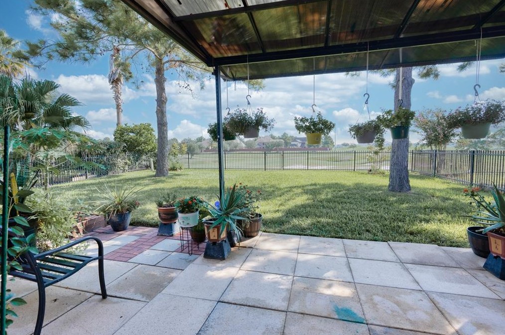 10626 Lyndon Mdw Dr, Houston TX  77095-6666 exterior