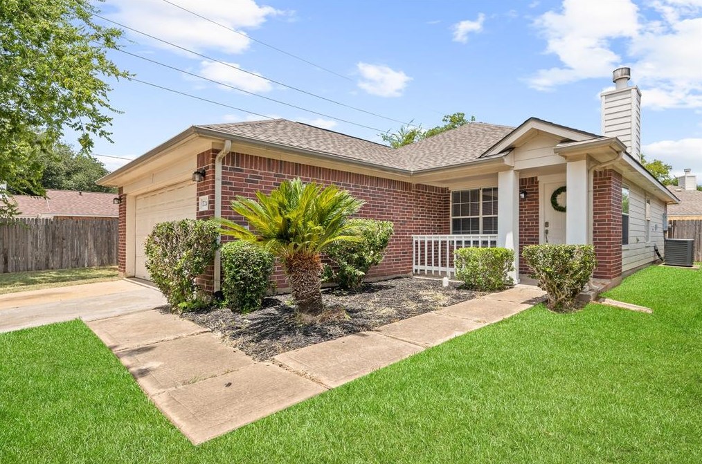 17242 Glenpatti Dr, Houston TX  77084-1368 exterior