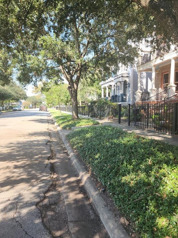 1527 Rutland St, Houston TX 77008-4157 exterior