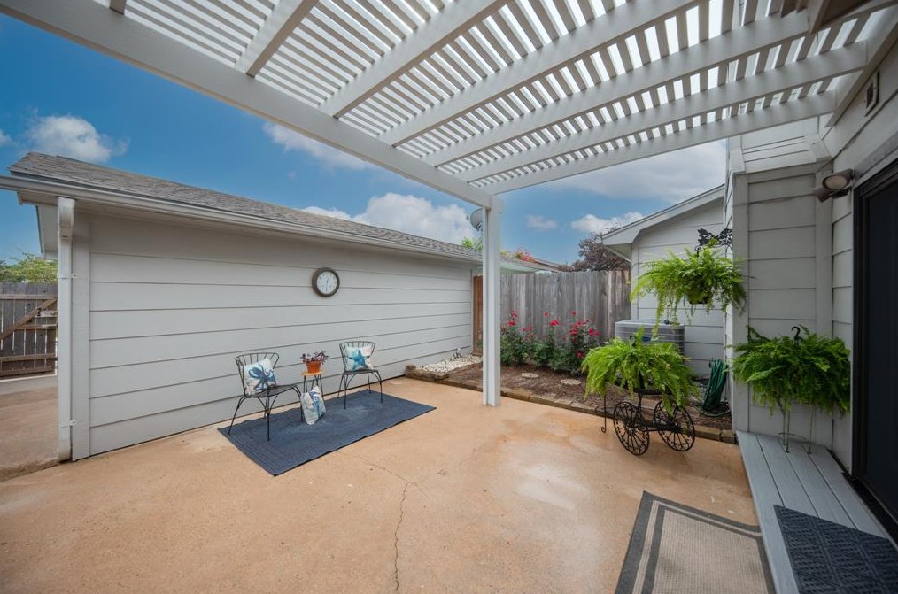 6543 Briar Bayou Dr, Houston TX  77072-1769 exterior