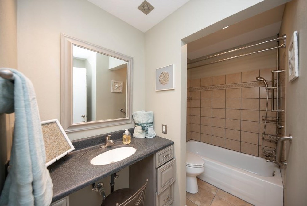 6543 Briar Byu Dr, Houston TX  77072-1769 exterior