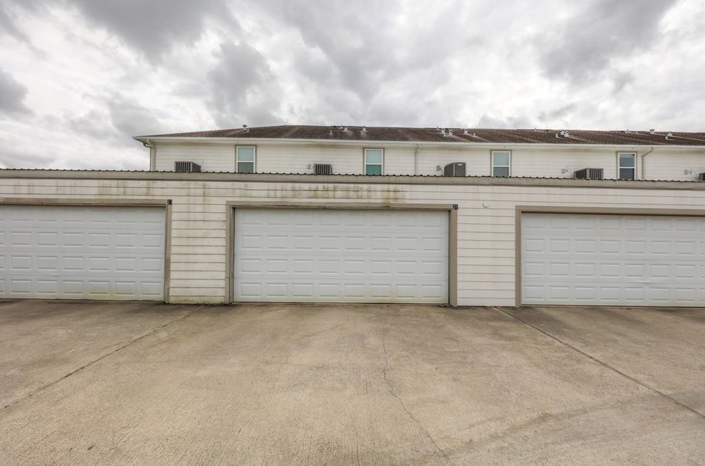 11905 Algonquin Dr, Houston TX  77089-6357 exterior