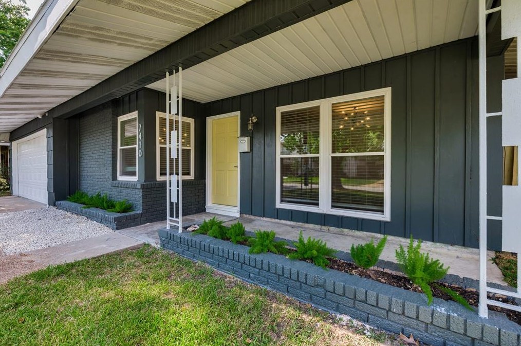 7410 Dearborn St, Houston TX  77055-3714 exterior