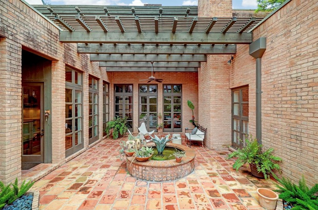 2819 Ferndale St, Houston TX  77098-1115 exterior