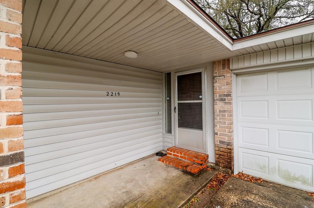 2219 Union Mill Rd, Houston TX  77067-2745 exterior