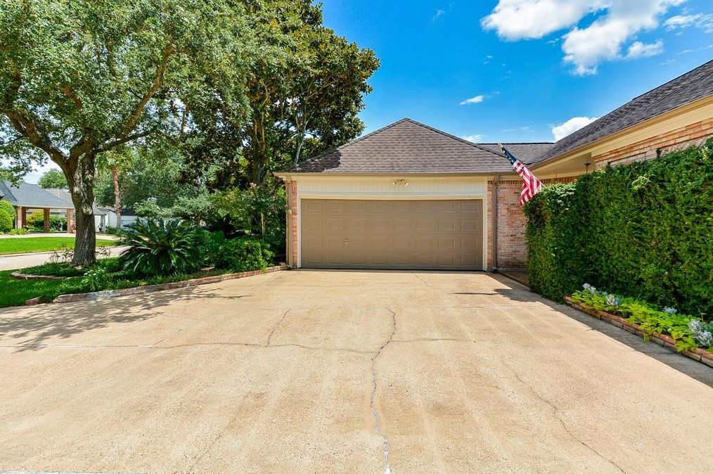 1231 Creekford Cir, Sugar Land TX  77478-3964 exterior