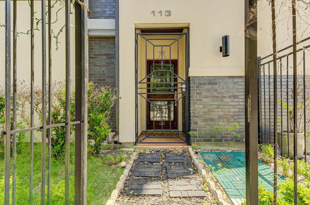 113 Tuam St, Houston TX  77006-3213 exterior