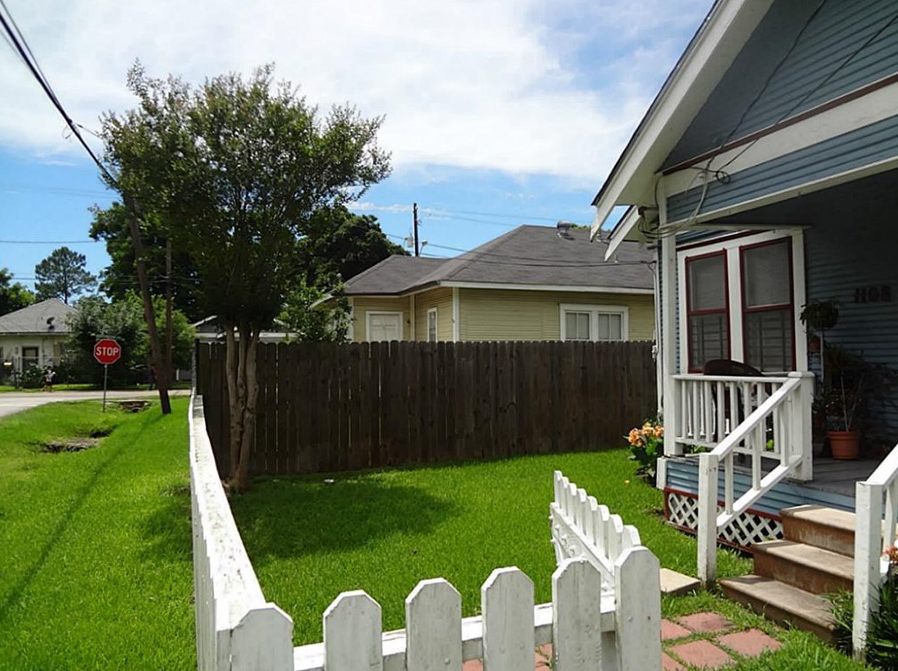 1108 Mathis St, Houston TX  77009-3014 exterior