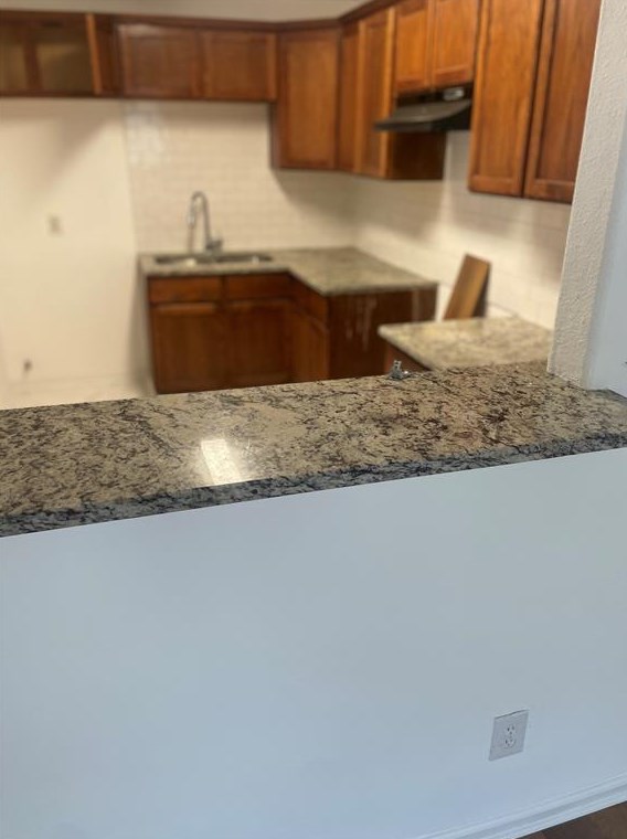 5802 Lyndhurst Dr, Houston TX  77033-2112 exterior