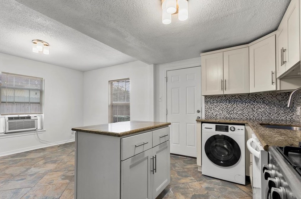 3346 Blodgett St, Houston TX  77004-6305 exterior