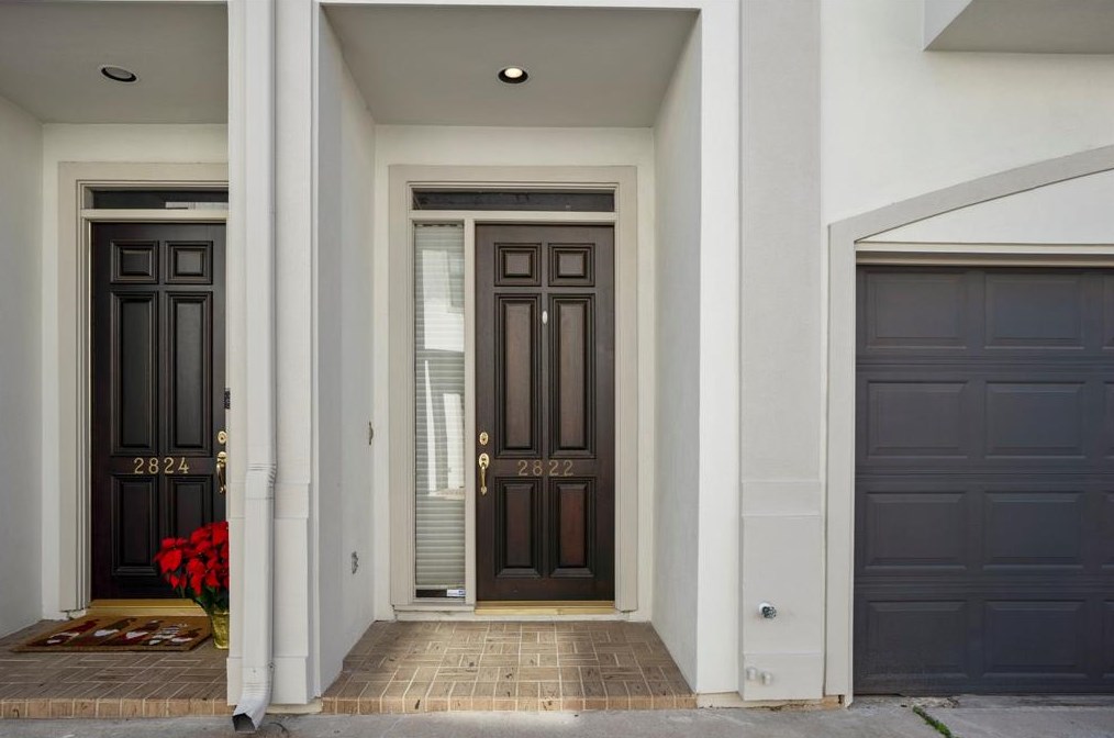 2822 Bering Dr, Houston TX  77057-5772 exterior