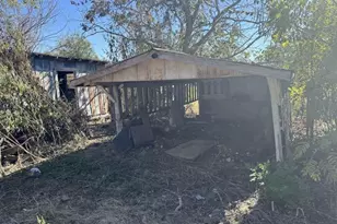 948 S Williamson St, Giddings, TX 78942 - Photo 5