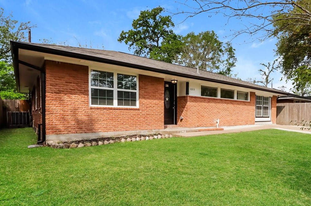 10313 Kelburn Dr, Houston TX  77016-3440 exterior