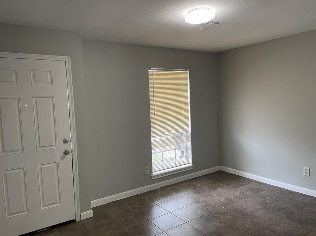 10715 Segrest Dr, Houston TX  77047-1013 exterior