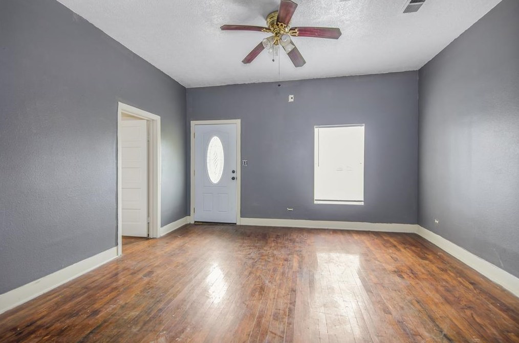 320 Tomlinson St, Grayburg TX  77659-3836 exterior