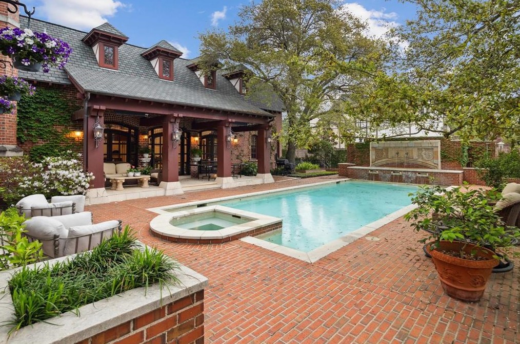 1517 Kirby Dr, Houston TX 77005-3143 exterior