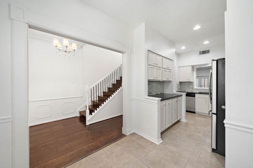 3702 Lake St, Houston TX  77098-5522 exterior