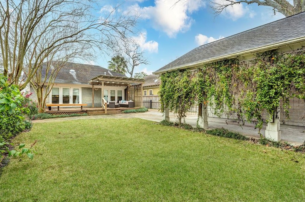 1530 Harvard St, Houston TX  77008-4217 exterior