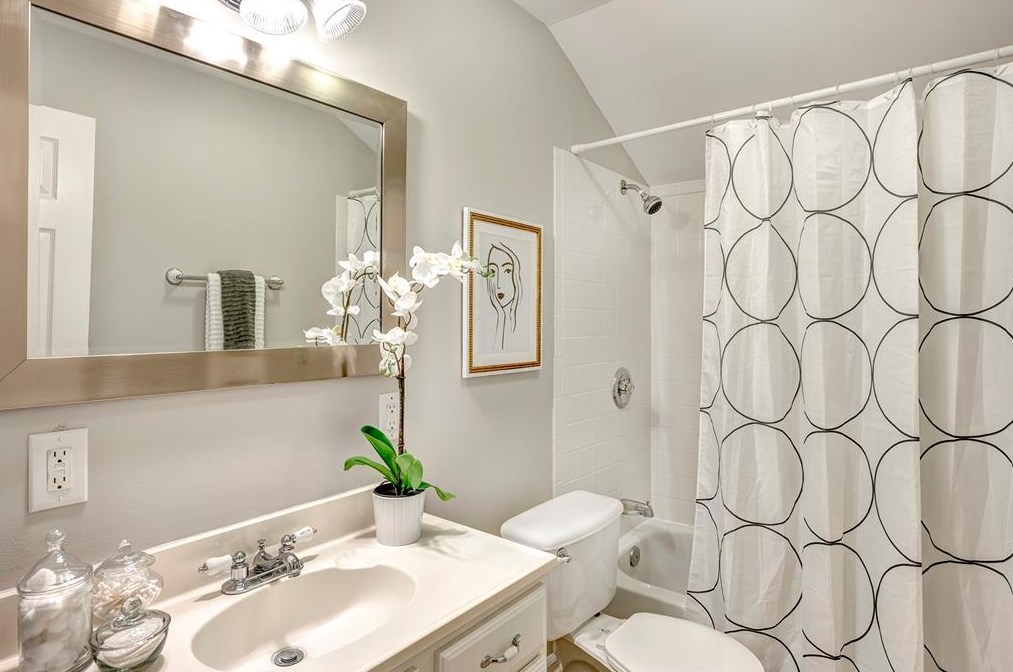 1530 Harvard St, Houston TX  77008-4217 exterior