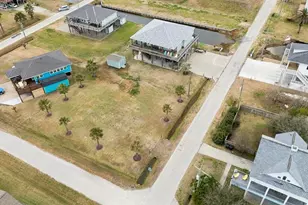 945 Gulfview Dr, Crystal Beach, TX 77650 - Photo 35