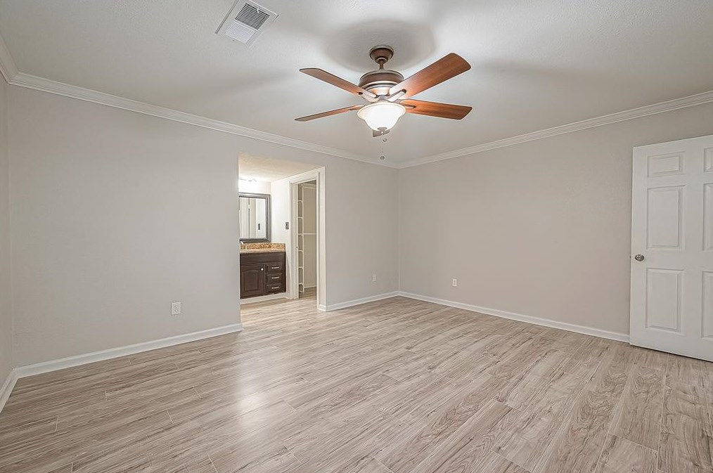 5919 Victory Dr, Houston TX  77088-7623 exterior