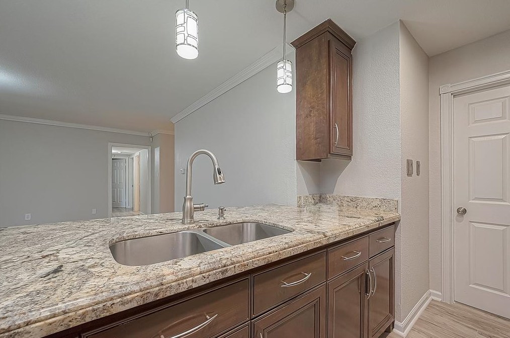 5919 Victory Dr, Houston TX  77088-7623 exterior