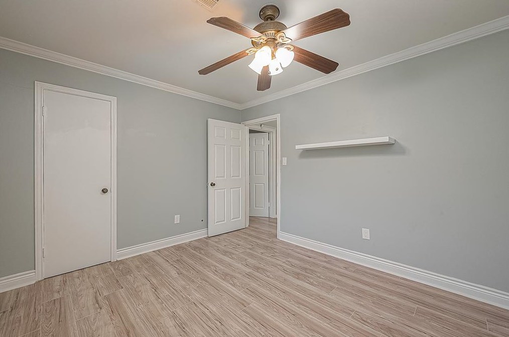 5919 Victory Dr, Houston TX  77088-7623 exterior
