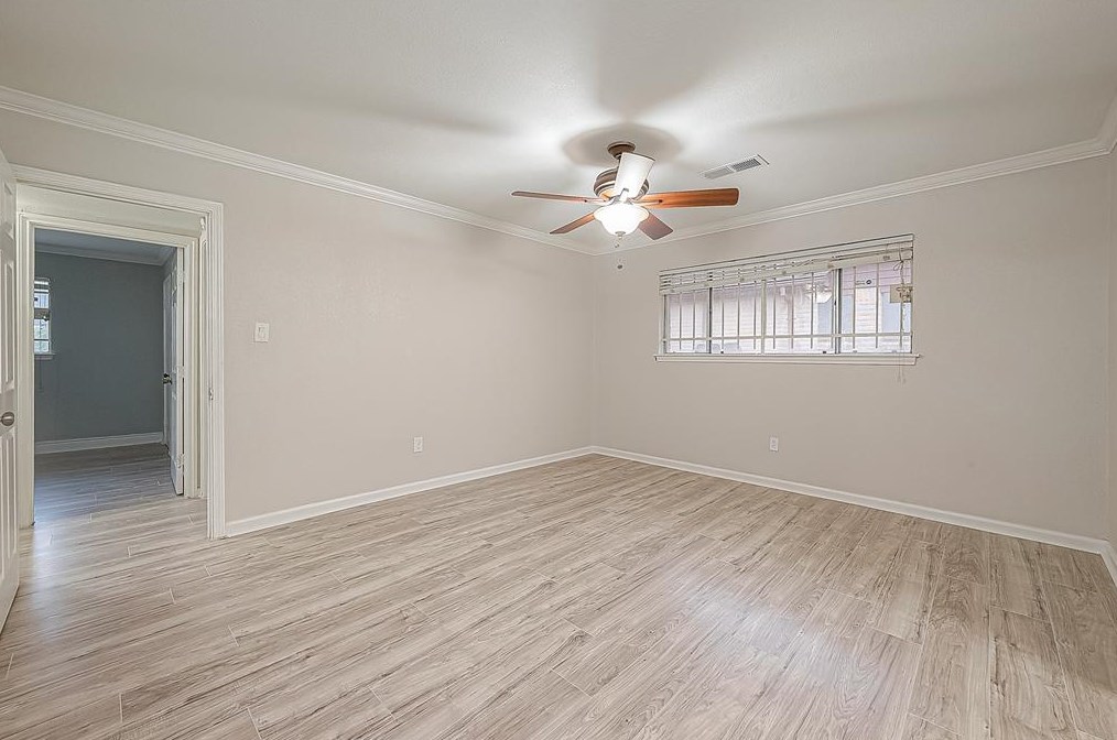 5919 Victory Dr, Houston TX  77088-7623 exterior