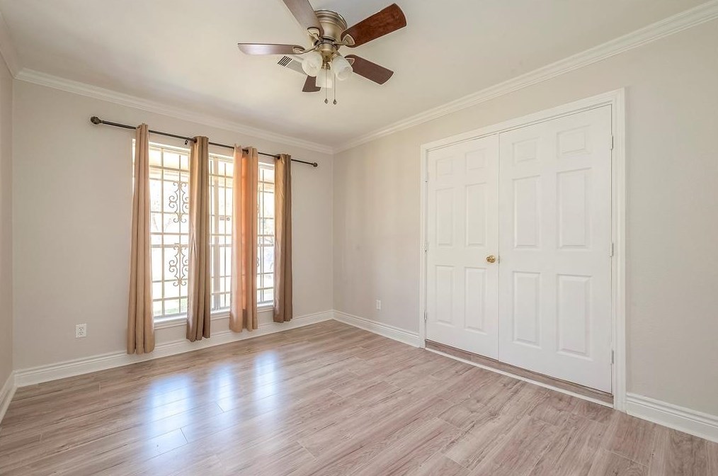 5919 Victory Dr, Houston TX  77088-7623 exterior